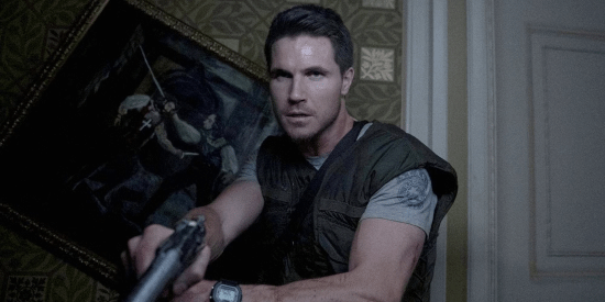 肘击大石or徒手虐Boss 谁才是《生化》战力天花板?