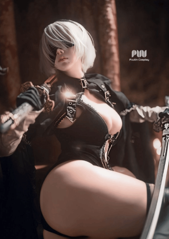 平时cos尺度很大的小姐姐 父亲竟然是大学教授？