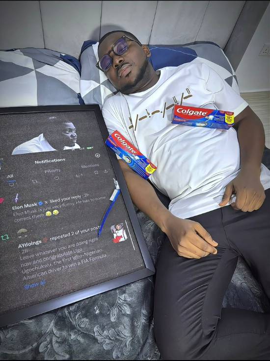 首富一个点赞炸出名场面!博主裱起截图还不忘本职工作