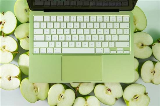 MacBook Neo续航表现亮眼！8GB内存可满足日常使用