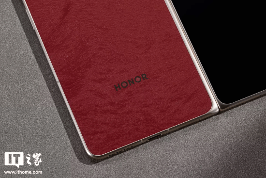 大折叠屏居然比iPhone直板机还轻?荣耀Magic V6实拍