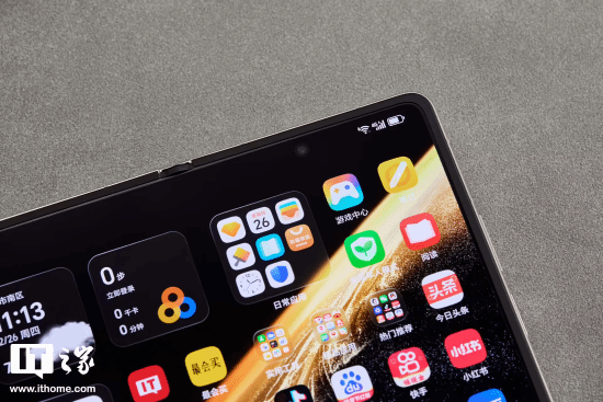 大折叠屏居然比iPhone直板机还轻?荣耀Magic V6实拍