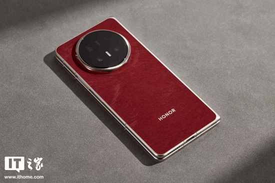 大折叠屏居然比iPhone直板机还轻?荣耀Magic V6实拍