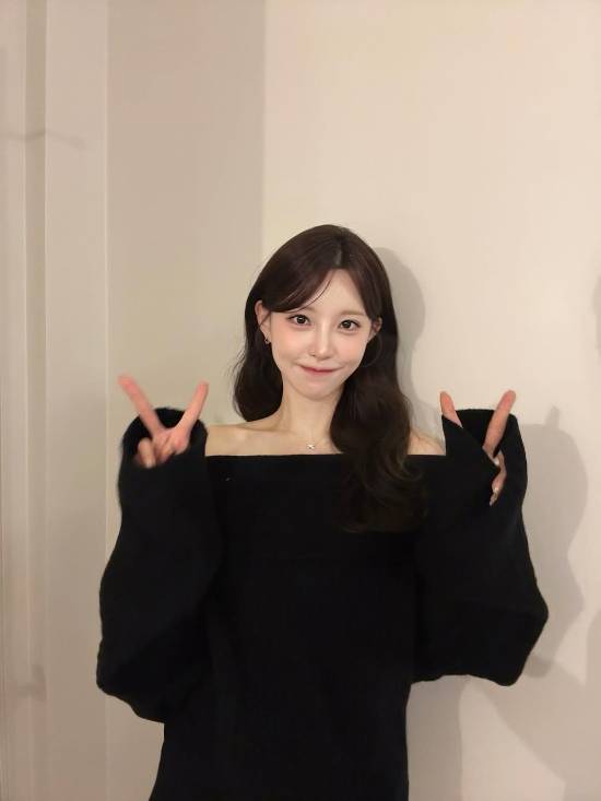 Rookie刚分手 疑似新女友曝光！韩国白富美御姐