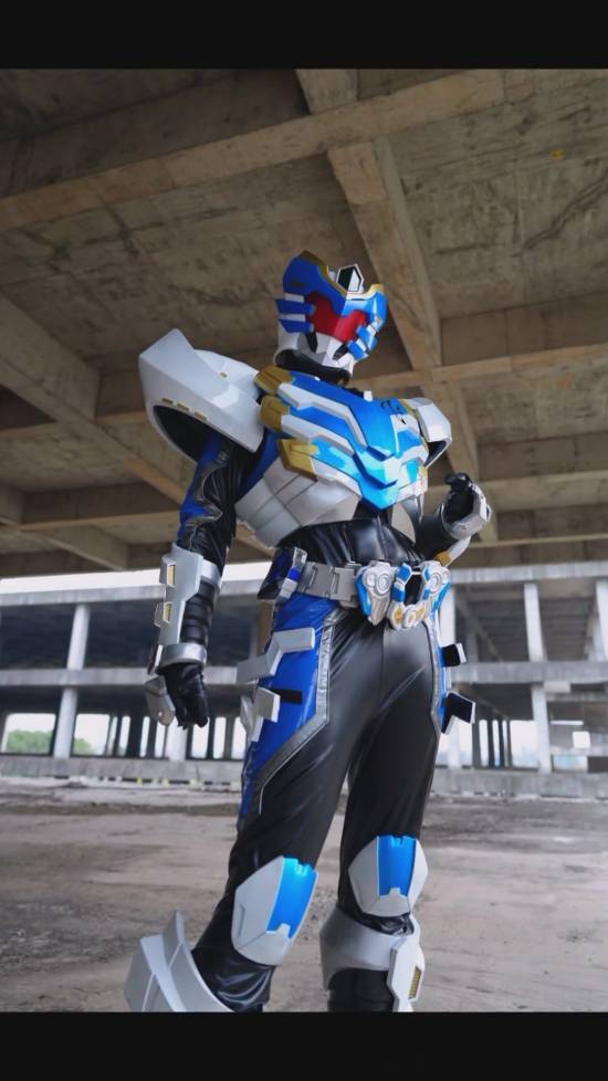 “抖音第一蒂法”跳出舒适圈！新作品化身铠甲勇士