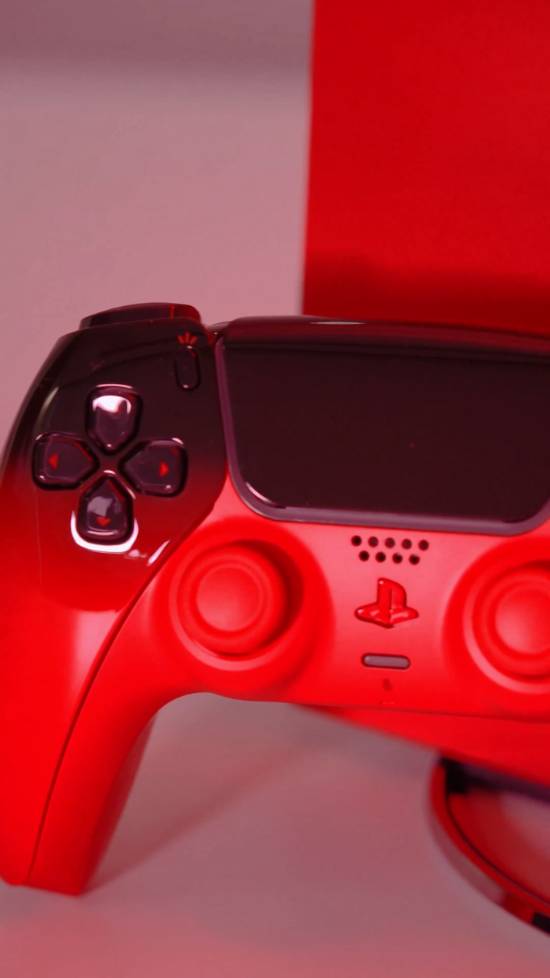 PS5外壳与手柄再出新款！亮面黑与霓虹色完美搭配