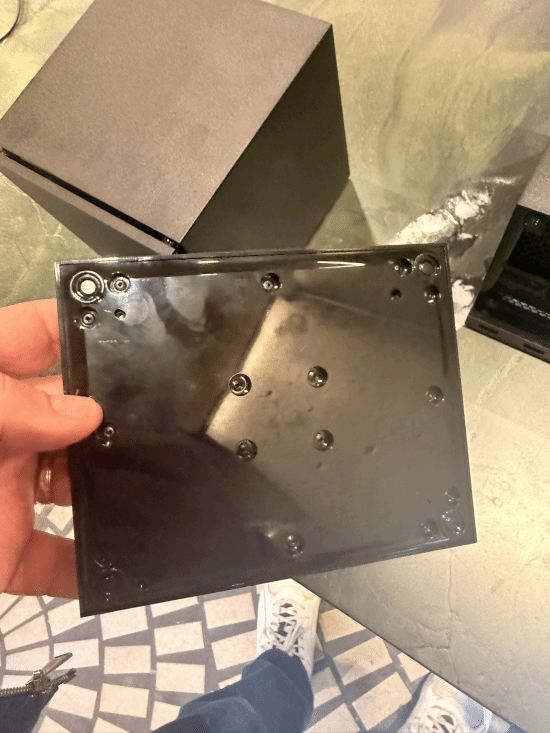 Steam Machine真机曝光：超级小巧！新手柄也亮相