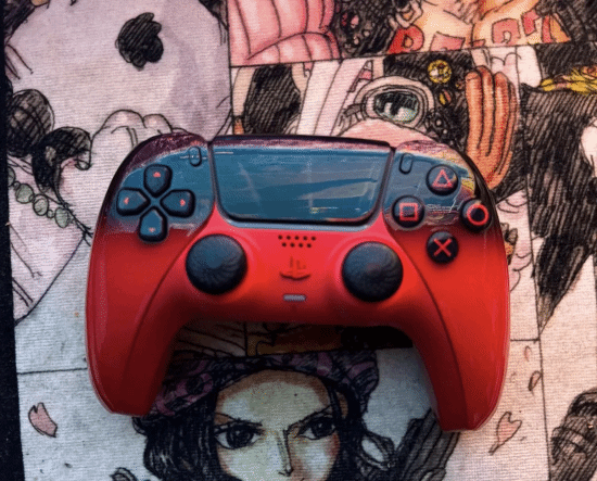 外网玩家晒PS5“Hyper Pop”配件实物图引热议 网友：颜色比宣传图更深