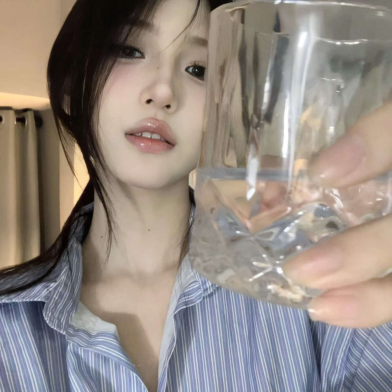 王毅同科威特外交大臣杰拉赫通电话