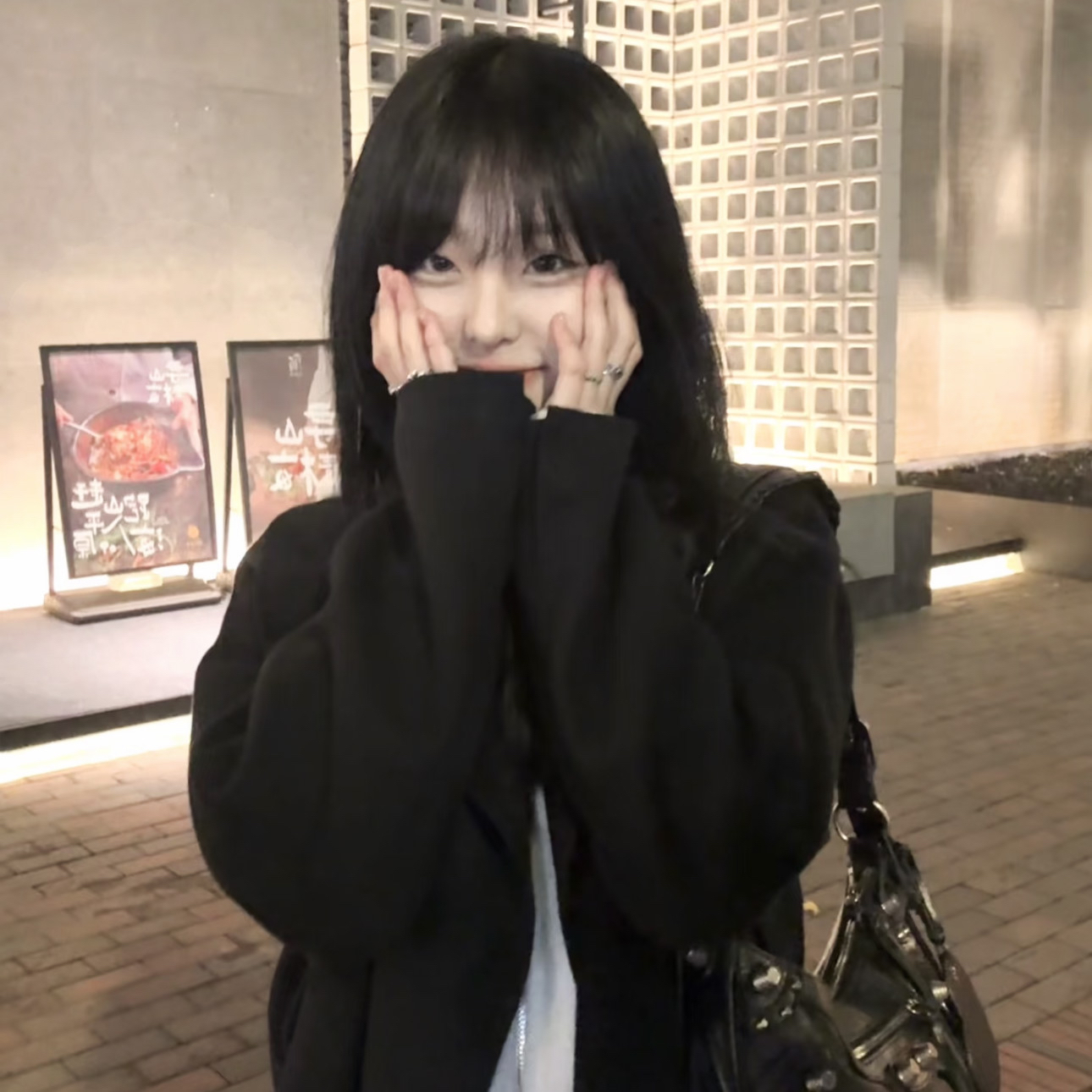 金正恩携妻女观看妇女节演出 强调女性作用重要